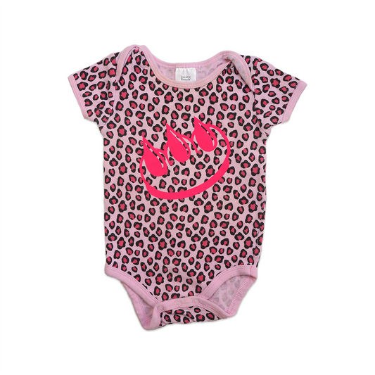 CLAW LOGO SHORT SLEEVE LEOPARD BABY ONESIE (PINK)