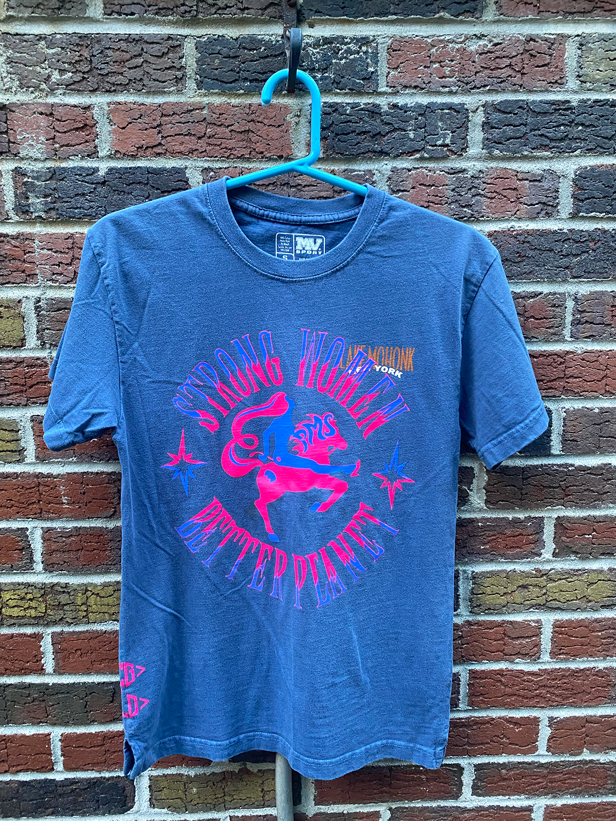 "STRONG WOMEN BETTER PLANET" TEE #1 SMALL