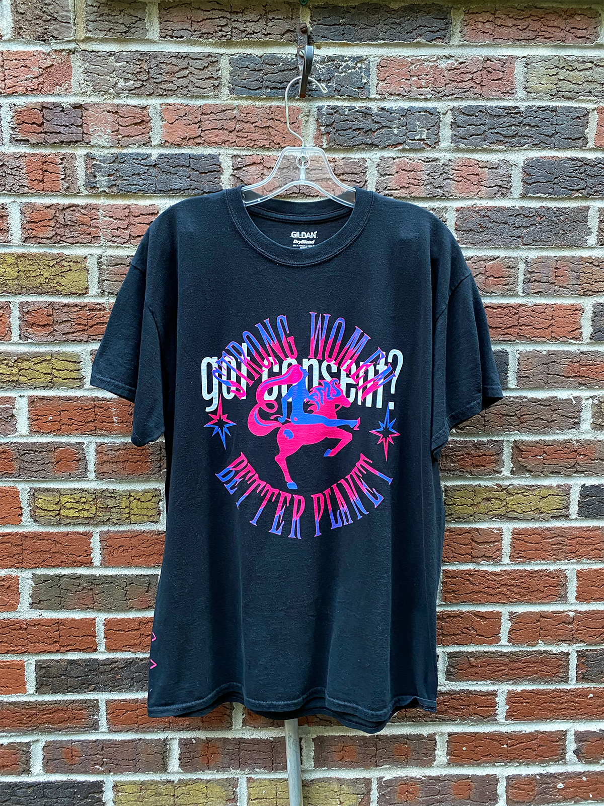 "STRONG WOMEN BETTER PLANET" TEE #35 MEDIUM