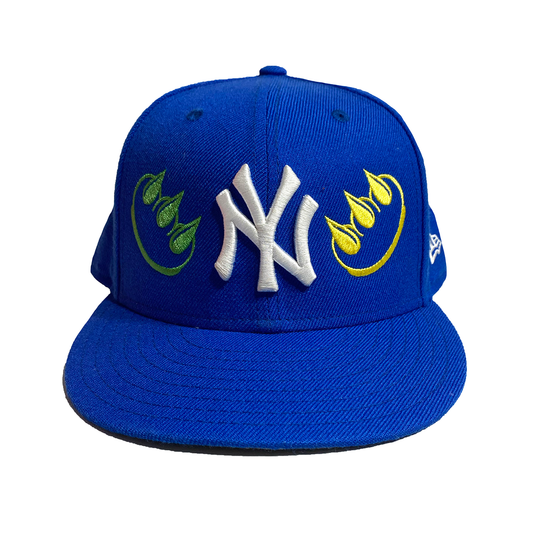 Blue & White EMBROIDERED YANKEES CLAW FITTED HAT