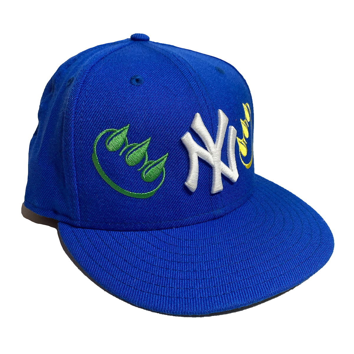 Blue & White EMBROIDERED YANKEES CLAW FITTED HAT