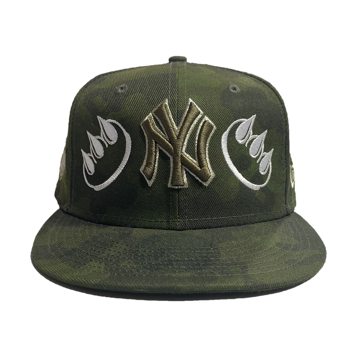 GREEN ON CAMO EMBROIDERED YANKEES CLAW FITTED HAT