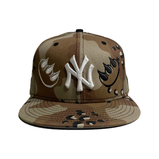 DESERT STORM CAMO EMBROIDERED YANKEES CLAW FITTED HAT