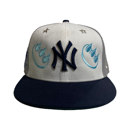 NAVY, WHITE & GREY EMBROIDERED YANKEES CLAW FITTED HAT