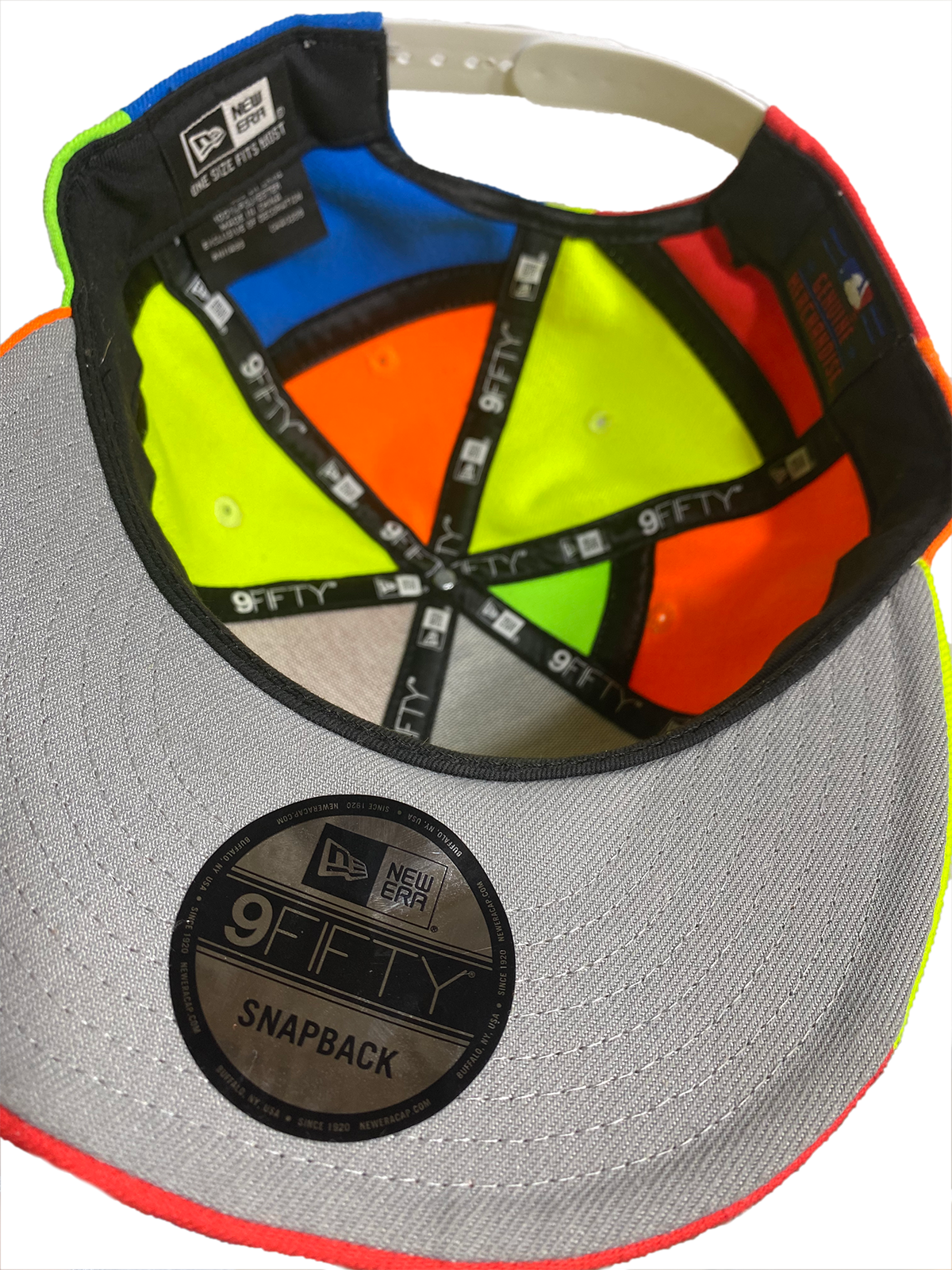 NEON COLOR BLOCK EMBROIDERED YANKEES CLAW SNAPBACK HAT